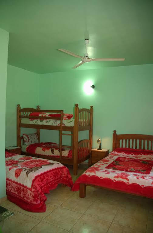 Hostel Peter Pan Puerto Iguazu Ngoại thất bức ảnh